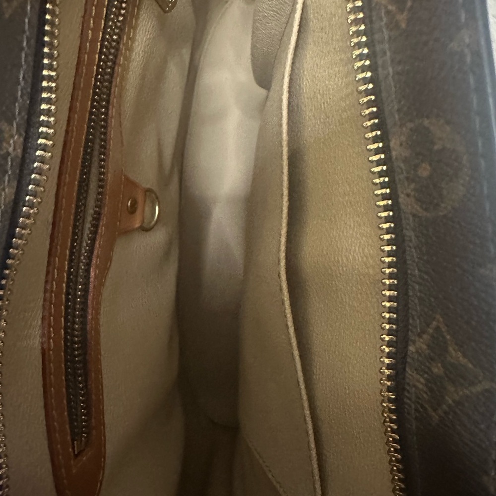 LOUIS VUITTON
LV Monogram Babylone - Picture 11 of 12